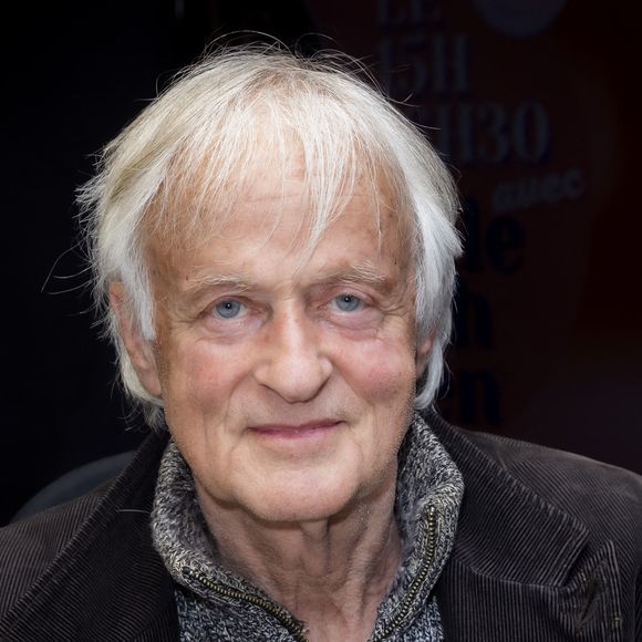 "Depuis ma chute, j'ai de vrais problèmes de mémoire", a-t-il confié à "Télé Poche", a repéré "Voici". 

Exclusif - Le chanteur Dave lors de l'enregistrement de l'émission "CS Cohen" à Radio J à Paris. Le 20 avril 2022. © Jack Tribeca / Bestimage