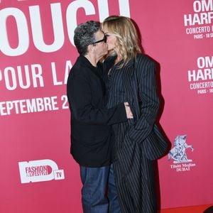 Marc Lavoine et sa compagne Adriana Karembeu au photocall du "concerto pour la paix" de Omar Harfouch au Théâtre des Champs-Elysées à Paris le 18 septembre 2024.

© Rachid Bellak / Bestimage