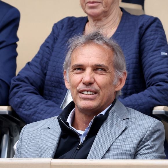 Paul Belmondo dans les tribunes des Internationaux de France de tennis de Roland Garros 2024 à Paris © Jacovides-Moreau/Bestimage
