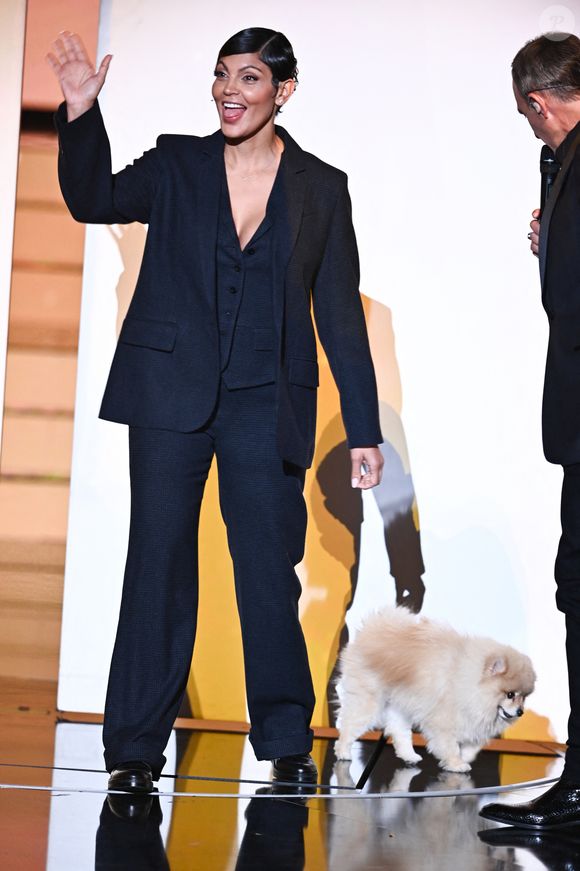 Exclusif - Nawell Madani, son chien Tupac et Nikos Aliagas - Enregistrement de l'émission "La chanson secrète 13", présentée par N.Aliagas et diffusée le 29 décembre sur TF1
© Guillaume Gaffiot-Cyril Moreau / Bestimage