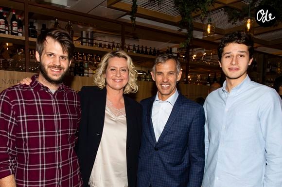 La vidéo a attendri de nombreux internautes.

Paul et Luana Belmondo avec leurs fils Giacomo et Alessandro - Luana Belmondo lors du lancement de son livre "Italia mia Luana cuisine Rome" et de l'annonce de la diffusion de la série d'émissions sur la chaîne TV My Cuisine, au restaurant l'Osteria del Vino du marché spacieux Eataly Paris Marais à Paris le 7 novembre 2019. © Tiziano Da Silva - Pierre Perusseau/Bestimage