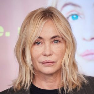 Emmanuelle Béart (marraine de l’association) lors du lancement de la campagne 2024 d'appel aux dons 2024 pour lutter contre la précarité énergétique "Stop exclusion énergétique", à Paris, France, le 12 novembre 2024.  © Cyril Moreau/Bestimage