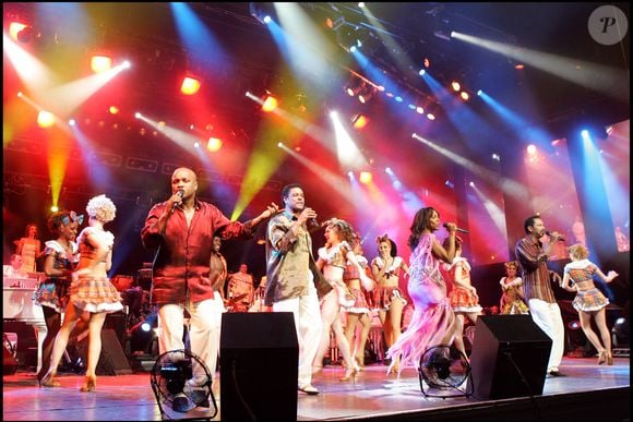 Les fans d'un groupe culte sont en deuil après avoir appris la disparition d’une grande figure de le la chanson, qui a fait danser et chanter les Français grâce à des tubes terriblement efficaces.
Exclusif - Compagnie créole - émission "Sur un air de fête" © BAHI / BESTIMAGE