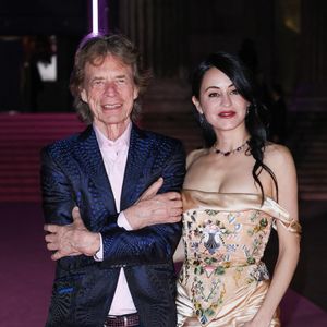 Il y avait du beau monde, à l'occasion du bal du British Museum, à Londres, organisé pour récolter des fonds pour l'institution culturelle. Et notamment... Mick Jagger et sa compagne, Melanie Hamrick.

Sir Mick Jagger, Melanie Hamrick sur le tapis rose du photocall du bal du British Museum à Londres, Royaume Uni. © GoffPhotos/Bestimage