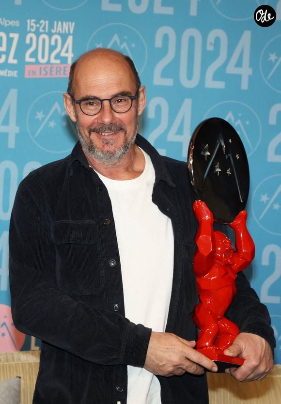 Bernard Campan, Prix d'interprétation masculine pour "Et Plus si Affinités" au photocall des lauréats après la cérémonie de clôture du 27ème Festival International du Film de Comédie de l'Alpe d'Huez, France, le 20 janvier 2024.

© Dominique Jacovides/Bestimage