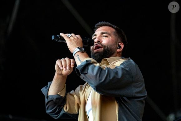 Kendji Girac en concert lors du festival de musique du Printemps de Perouges au Chateau de Saint-Maurice-de-Remens le 29 juin 2025. © Sandrine Thesillat / PsNewZ / Bestimage