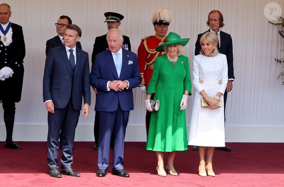 Le roi Charles III d'Angleterre, Camilla Parker Bowles, reine consort d'Angleterre, le prince William, prince de Galles, et Catherine (Kate) Middleton, princesse de Galles, accueillent le couple présidentiel français le président Emmanuel Macron et sa femme la Première Dame Brigitte Macron sur Datchet road à Windsor, Royaume Uni, le 8 juillet 2025. © Dominique Jacovides/Bestimage