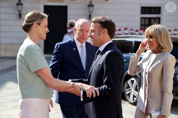 Le prince Albert II de Monaco, la princesse Charlène et leurs enfants accueillent le président Emmanuel Macron , sa femme Brigitte et une délégation au palais princier à Monaco le 7 juin 2025. © Ludovic Marin / Pool / Bestimage