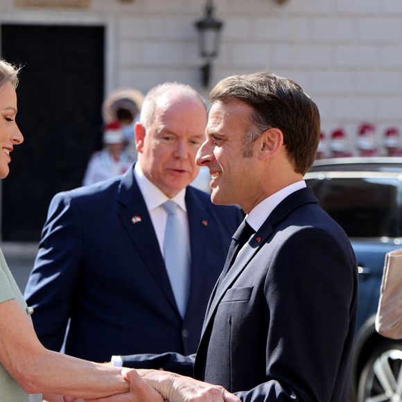 Le prince Albert II de Monaco, la princesse Charlène et leurs enfants accueillent le président Emmanuel Macron , sa femme Brigitte et une délégation au palais princier à Monaco le 7 juin 2025. © Ludovic Marin / Pool / Bestimage