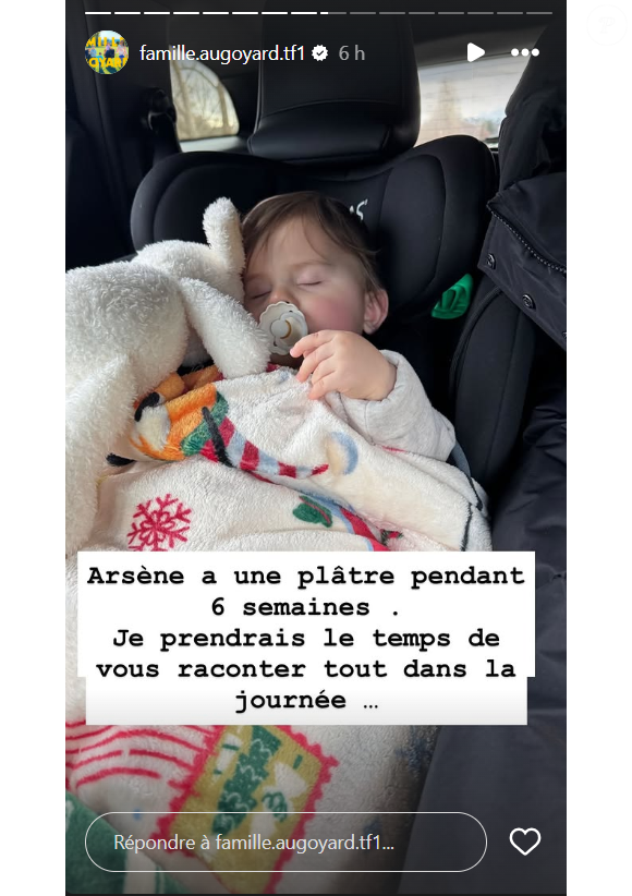 Il a été pris en charge à l'hôpital. Arsène, fils de Roxqanne Augoyard (Familles nombreuses) plâtré après un moment à l'hôpital.