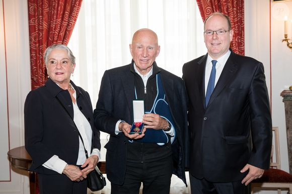 Exclusif - Sebastiao Salgado avec sa femme Lélia,  le prince Albert II de Monaco - Le photographe Sebastiao Salgado reçoit l'insigne de Chevalier de l'ordre des Arts et des Lettres par le prince Albert II de Monaco à l’ambassade de Monaco à Paris le 21 février 2019. © Cyril Moreau/Bestimage
