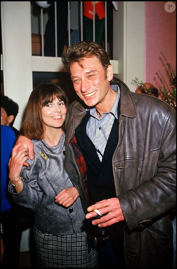 ARCHIVES - CHANTAL GOYA ET JOHNNY HALLYDAY A LA SOIREE D' INAUGURATION D' UNE BOUTIQUE CHANTAL GOYA