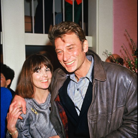 ARCHIVES - CHANTAL GOYA ET JOHNNY HALLYDAY A LA SOIREE D' INAUGURATION D' UNE BOUTIQUE CHANTAL GOYA
