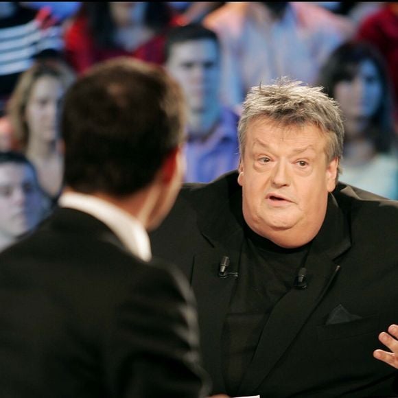 "C’était l’époque où la télé payait bien, déclarait-il. Marc-O payait bien"

Marc-Olivier Fogiel et Guy Carlier sur le plateau d'On ne peut pas plaire à tout le monde en 2005 © Jean-Louis Macault Bestimage