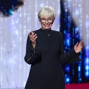 Exclusivité - Monique (épouse de Frédéric François) et les surprises du tournage de l'émission « La Boîte à secrets », présentée par F. Bollaert et diffusée le 16 janvier 2026 sur France 3, dans les studios du Lendit à Saint-Denis, France, le 16 décembre 2025. © Cyril Moreau/Bestimage