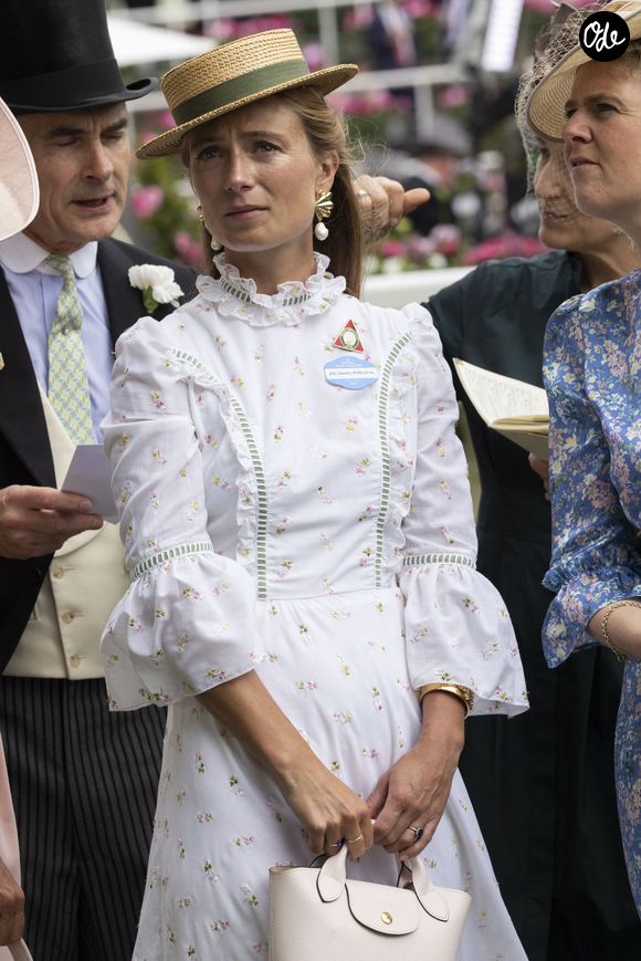 Deuxième journée du Royal Ascot 2026 : famille royale, célébrités et mode.
On voit ici Alizée Thévenet, l'épouse de James Middleton.
GOFF  / BESTIMAGE