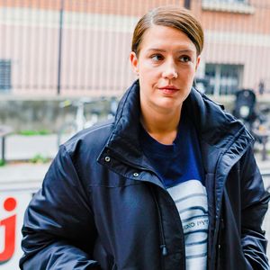 Exclusif - Adèle Exarchopoulos arrive pour la promotion de son dernier film "Chien 51" dans les studios de NRJ pour l'émission de radio sur Camille Combal sur NRJ à Paris, France, le 13 octobre 2025. © Julien Sarkissian/Bestimage