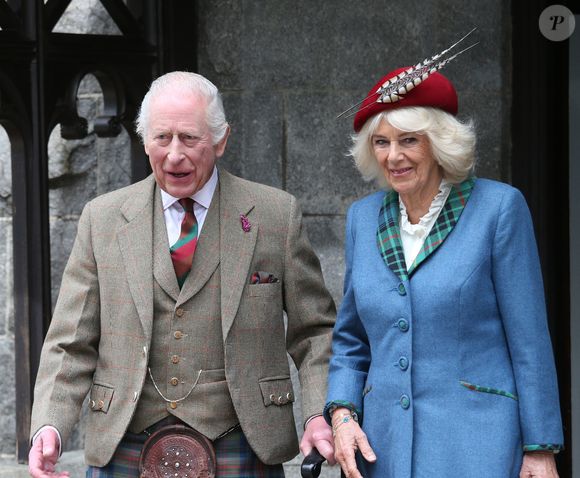 Le roi Charles III d'Angleterre et la reine Camilla (Camilla Parker Bowles, reine consort)  en visite à Crathie Kirk à Balmoral à l'occasion des cérémonies pour leur 20ème anniversaire de mariage le 13 avril 2025.GOFF INF / BESTIMAGE