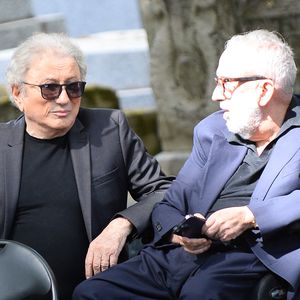 Michel Drucker, Dominique Farrugia - Les célébrités lors de l'hommage rendu aux obsèques de Françoise Coquet au cimetière de Montmartre à Paris le 24 juillet 2026. Agence / Bestimage
