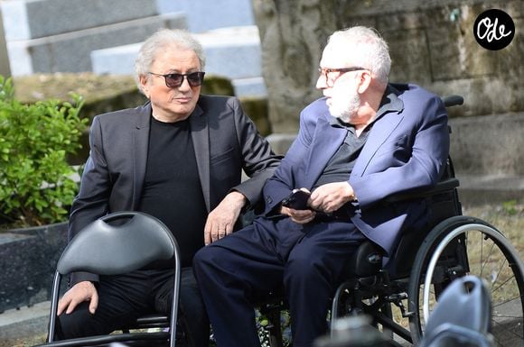 Michel Drucker, Dominique Farrugia - Les célébrités lors de l'hommage rendu aux obsèques de Françoise Coquet au cimetière de Montmartre à Paris le 24 juillet 2026. Agence / Bestimage