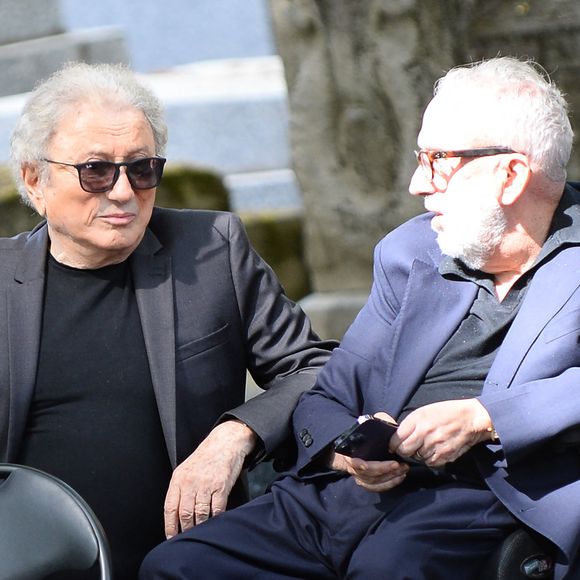 Michel Drucker, Dominique Farrugia - Les célébrités lors de l'hommage rendu aux obsèques de Françoise Coquet au cimetière de Montmartre à Paris le 24 juillet 2026. Agence / Bestimage