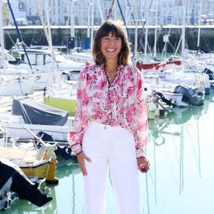 Elle avait trouvé refuge dans sa ville natale grâce au soutien fidèle d'Alexia Laroche-Joubert, qui l'aidait à se loger.

Alexia Laroche-Joubert lors du photocall du Festival de la Fiction de la Rochelle le 18 Septembre 2025.

© Denis Guignebourg/Bestimage