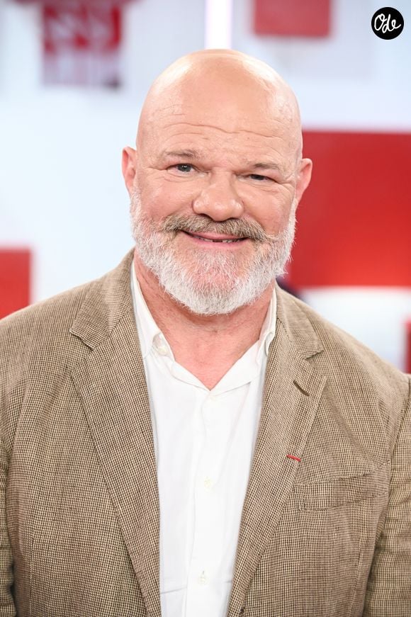 Philippe Etchebest lors de l'enregistrement de l'émission "Vivement dimanche" au studio Rive Gauche, présentée par Michel Drucker, diffusée sur France 3 le 17 mai 2026, à Paris, France, le 21 avril 2026.

© Guillaume Gaffiot/Bestimage