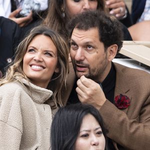 Éric Antoine et sa compagne Gennifer Demey en tribunes lors des Internationaux de France de Tennis de Roland Garros 2025, à Paris, France, le 7 juin 2025. © Cyril Moreau/Bestimage