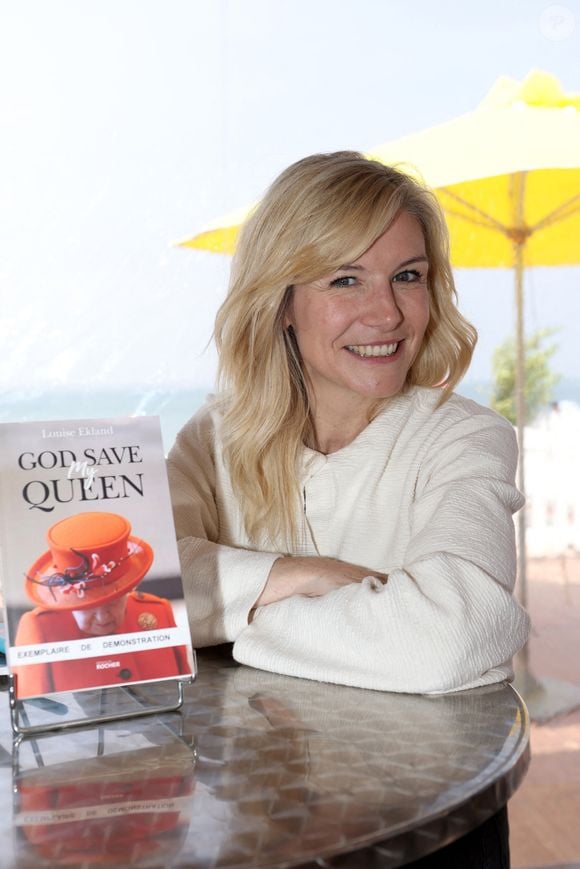 Exclusif - Louise Ekland - "God save My Queen" - Rendez vous littéraire "La plage aux écrivains" à Arcachon le 1er mai 2022. © Jean-Marc Lhomer/Bestimage