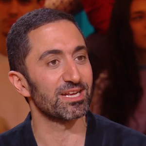 Jimmy Mohamed sur le plateau de "Quelle époque !" pour la promotion de son nouveau livre "Meilleur". France 2, le 15 novembre 2025.