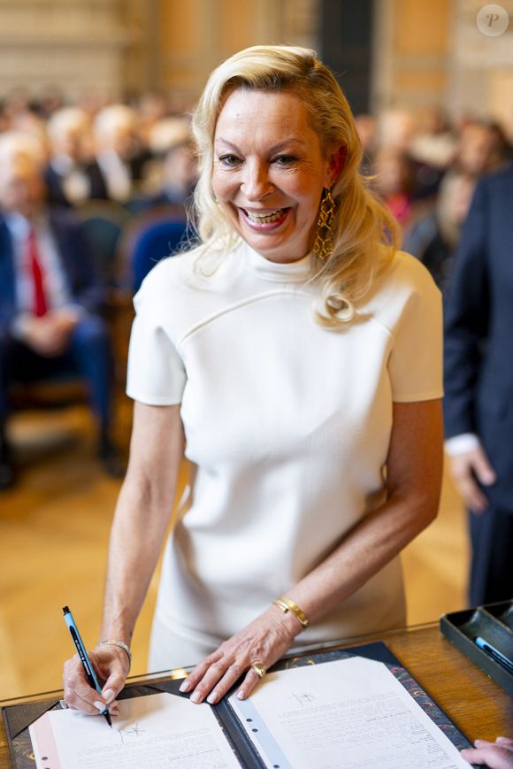 Amélie Leperre-Dimeglio - Mariage civil de Georges Fenech et Amélie Leperre-Dimeglio à la mairie du 16ème arrondissement de Paris le 31 janvier 2026.

© Pierre Perusseau / Bestimage