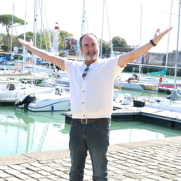 Bruno Solo lors du photocall de la série "Tout cela je te le donnerai"de la 25ème édition du Festival de la fiction de la Rochelle, France, le 15 septembre 2023. © Denis Guignebourg/BestImage