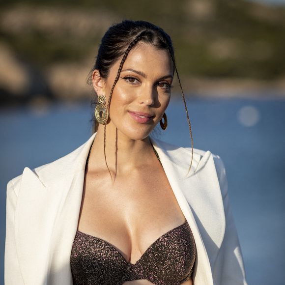 Iris Mittenaere - Front row et people lors du défilé Etam Croisière 2022 au Domaine de Murtoli, Corse. © Cyril Moreau / Bestimage