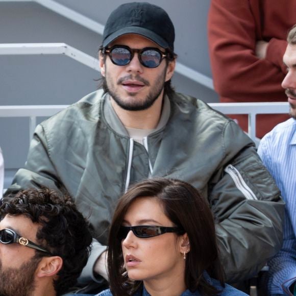 François Civil et sa compagne Adele Exarchopoulos en tribunes lors de la finale messieurs des Internationaux de France de Tennis de Roland Garros 2025 (jour 15), à Paris, France, le 8 juin 2025. © Cyril Moreau/Bestimage