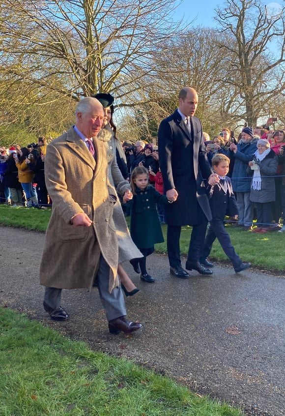 Le prince Charles, prince de Galles, Kate Middleton, duchesse de Cambridge, la princesse Charlotte, le prince William, duc de Cambridge et le prince George assistent à la messe de Noël en l'église Sainte-Marie-Madeleine à Sandringham au Royaume-Uni, le 25 décembre 2019. AGENCE / BESTIMAGE
