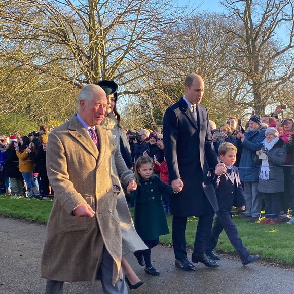Le prince Charles, prince de Galles, Kate Middleton, duchesse de Cambridge, la princesse Charlotte, le prince William, duc de Cambridge et le prince George assistent à la messe de Noël en l'église Sainte-Marie-Madeleine à Sandringham au Royaume-Uni, le 25 décembre 2019. AGENCE / BESTIMAGE