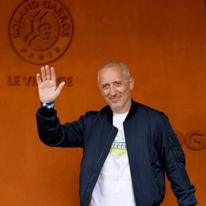Gad Elmaleh au village lors des Internationaux de France de Tennis de Roland Garros 2025, à Paris, France, le 8 juin 2025. © Cyril Moreau/Bestimage