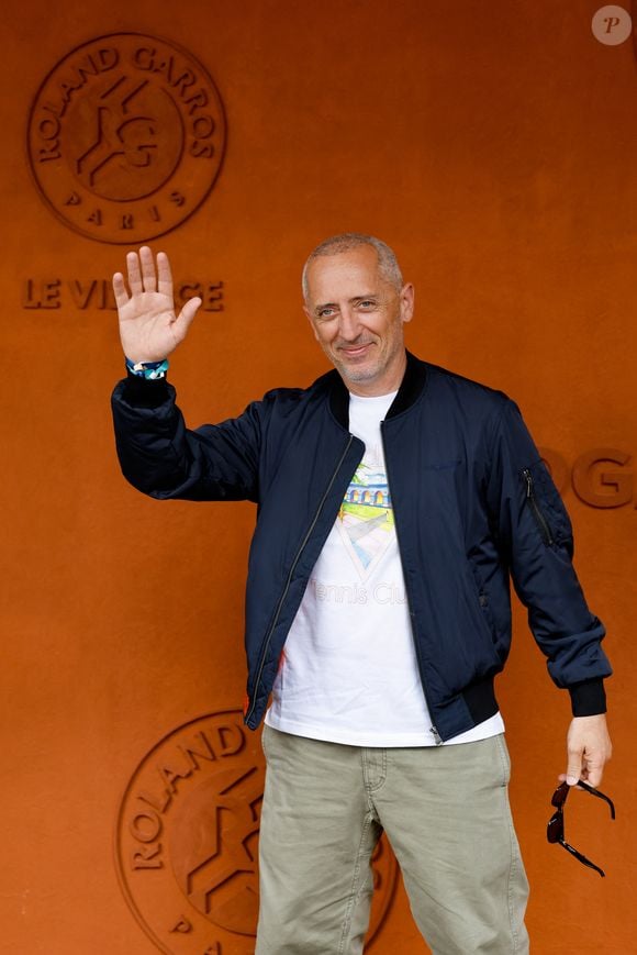Gad Elmaleh au village lors des Internationaux de France de Tennis de Roland Garros 2025, à Paris, France, le 8 juin 2025. © Cyril Moreau/Bestimage
