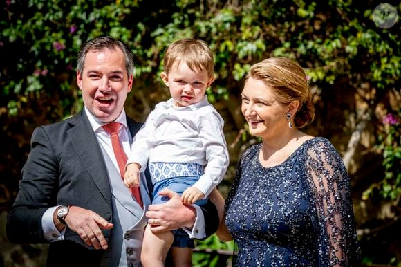 Le Grand-Duc héritier Guillaume de Luxembourg et la Grande-Duchesse héritière Stéphanie de Luxembourg et le Prince Charles de Luxembourg assistent au mariage religieux de la Princesse Alexandra de Luxembourg et de Nicolas Bagory à l'église Saint Trophyme à Bormes-les-Mimosas, France, le 29 avril 2023. ©  Robin Utrecht/ABACAPRESS.COM