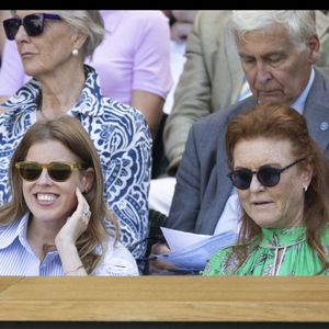 La princesse Béatrice et Sarah Ferguson, duchesse d'York, au Royal Box le jour de l'ouverture des championnats de tennis de Wimbledon à Londres, le 30 juin 2025.  © Stephen Lock / i-Images/ABACAPRESS.COM