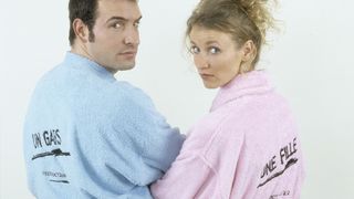 Un gars, une fille et un bébé ! Le fameux comédien qui a pris la relève de Jean Dujardin attend son 2e enfant