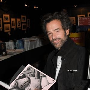 Romain Duris lors de l'inauguration de l'exposition "Feroce" de Romain Duris à l'espace Franquin lors du festival du film francophone de Angoulême le 24 août 2021.

© Coadic Guirec / Bestimage