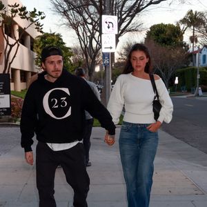 Brooklyn Beckham et Nicola Peltz ont été aperçus lors d'une soirée à Beverly Hills. Cela fait suite à leur retour de Suisse plus tôt dans la semaine. © Backgrid USA / Bestimage