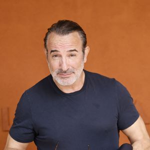 Face à la Méditerranée et au Cap Canaille, il s'est contenté d'une légende en toute simplicité : "Pas mieux"

Jean Dujardin lors des Internationaux de France de Tennis de Roland Garros 2026, à Paris, France, le 7 juin 2026. © Jacovides-Moreau/Bestimage