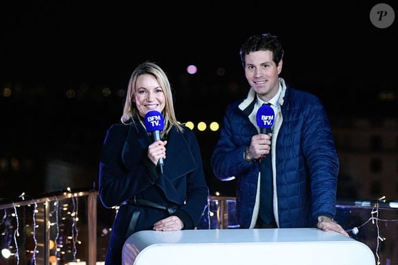 Perrine Storme et Tanguy de Lanlay lors d'une émission spéciale de la chaîne de télévision française BFM TV (ou BFMTV) depuis un poste de télévision situé sur la terrasse de Publicis sur les Champs Elysées, à l'occasion du réveillon du Nouvel An et du feu d'artifice de l'Arc de Triomphe à Paris, France, le 31 décembre 2022. Photo par Victor Joly/ABACAPRESS.COM