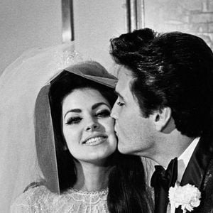 Elvis Presley, Priscilla Presley, le jour de leur mariage, le 1er mai 1967, à l'hôtel Aladdin de Las Vegas, Nevada. Photo by The Hollywood Archive / Hollywood Archive / Avalon /ABACAPRESS.COM