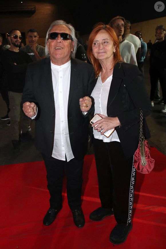 Gilbert Montagné et sa femme Nikole - Championnat du Monde de Kickboxing entre le Français Cyril.Benzaquen et le Roumain Florin.Lambagiu au Grand Palais Ephémère à Paris le 31 Mai 2022. Cyril Benzaquen a conservé son titre sur décision unanime des juges. © Bertrand Rindoff / Bestimage