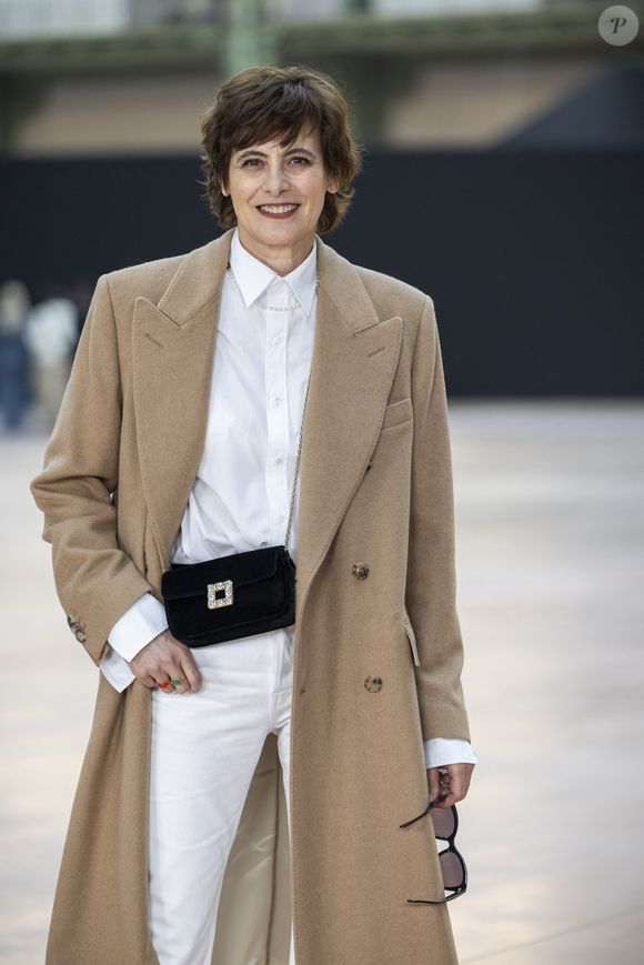 Ines de le Fressange au photocall du défilé Chanel Mode Féminine Prêt-À-Porter Automne/Hiver 2025-2026 lors de la Fashion Week de Paris (PFW) au Grand Palais, à Paris, France, le 11 mars 2025. © Olivier Borde/Bestimage