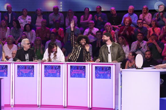 Exclusif - Maxime Dereymez, Nawarra, Bernard Minet, Malika Ménard, Gwendal Marimoutou, KeenV, lors de l'enregistrement de l'émission "On Connait La Chanson Années 90", présentée par L.Boccolini et diffusée le 19 mai 2026 sur W9, à Paris, France, le 8 avril 2026. © Jack Tribeca/Bestimage