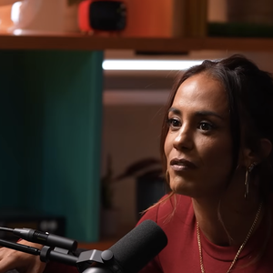 Loin des fantasmes sur les cachets mirobolants, Alice Belaïdi confirme que les écarts de rémunération, entre hommes et femmes, sont plus que réels dans le secteur.